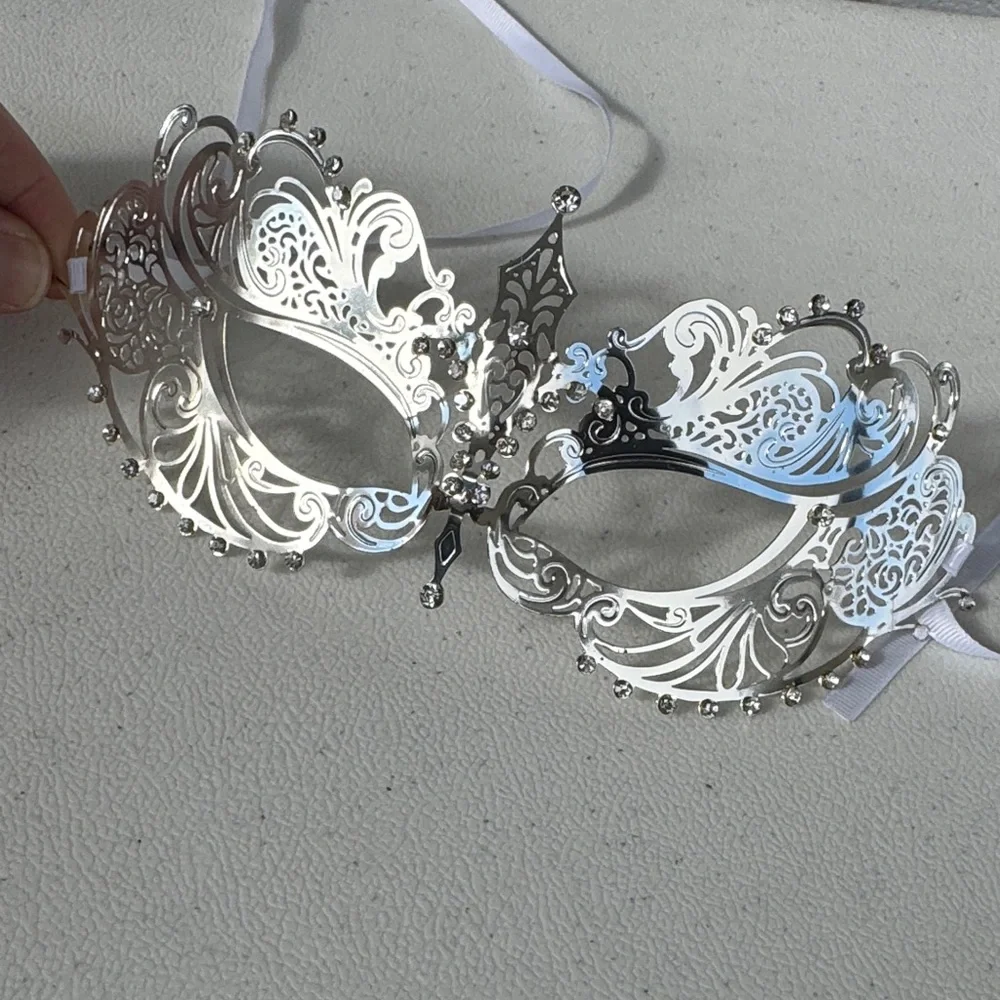 Silver MASCARAED Mask NEW with rhinestones